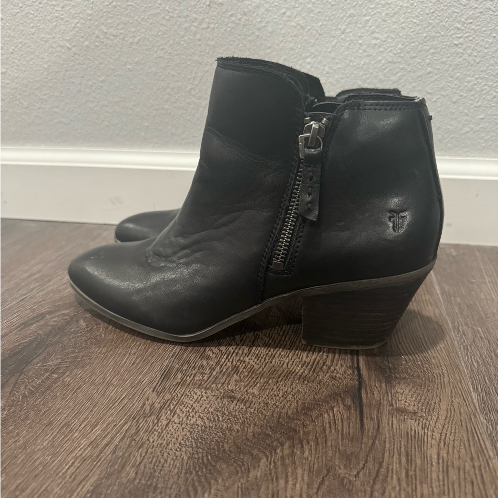 Frye Womens Boots SZ 9 Black Judith Zip Booties Leather Ankle 3471738